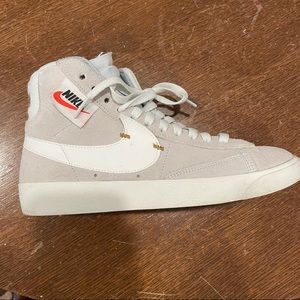 Nike grey blazer mid rebel grey high top sneakers size 7.5 great condition!